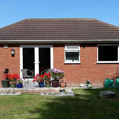 Self-Contained, Ground Floor Apartment With Parking And Patio Walmer Extérieur photo